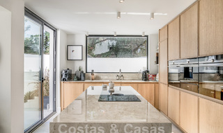 Villa de lujo en venta con diseño moderno-mediterráneo y vistas al mar en Nueva Andalucía, Marbella 60970 