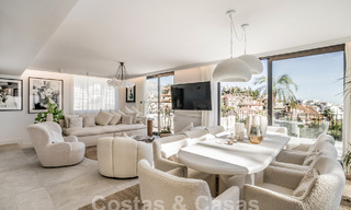 Villa de lujo en venta con diseño moderno-mediterráneo y vistas al mar en Nueva Andalucía, Marbella 60973 
