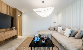 Villa de lujo en venta con diseño moderno-mediterráneo y vistas al mar en Nueva Andalucía, Marbella 60979 
