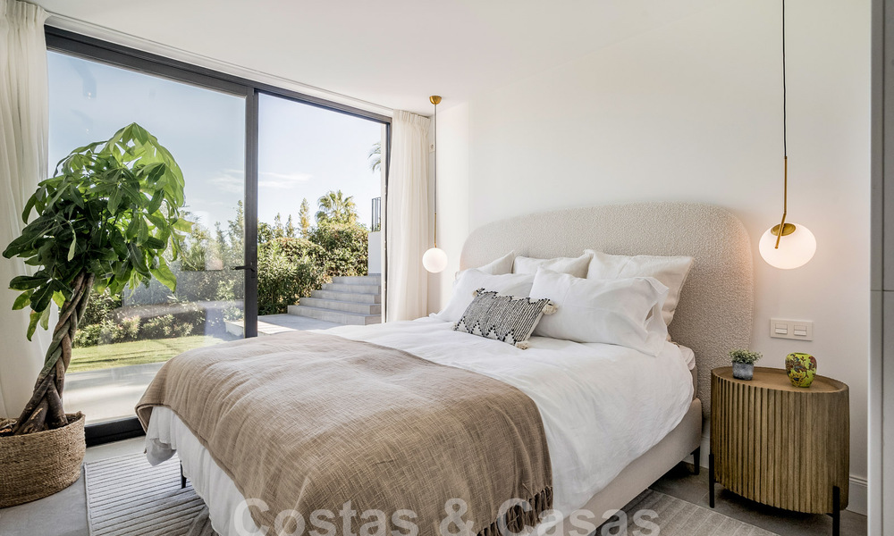 Villa de lujo en venta con diseño moderno-mediterráneo y vistas al mar en Nueva Andalucía, Marbella 60980