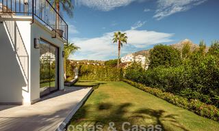 Villa de lujo en venta con diseño moderno-mediterráneo y vistas al mar en Nueva Andalucía, Marbella 60984 