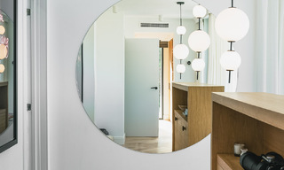 Villa de lujo en venta con diseño moderno-mediterráneo y vistas al mar en Nueva Andalucía, Marbella 60996 