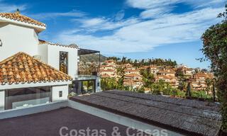 Villa de lujo en venta con diseño moderno-mediterráneo y vistas al mar en Nueva Andalucía, Marbella 60998 