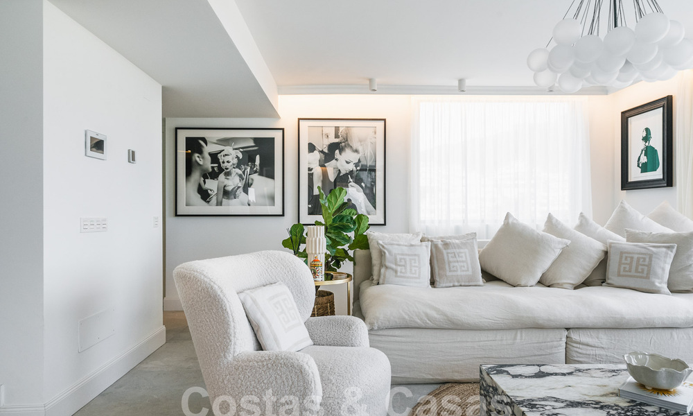 Villa de lujo en venta con diseño moderno-mediterráneo y vistas al mar en Nueva Andalucía, Marbella 61003