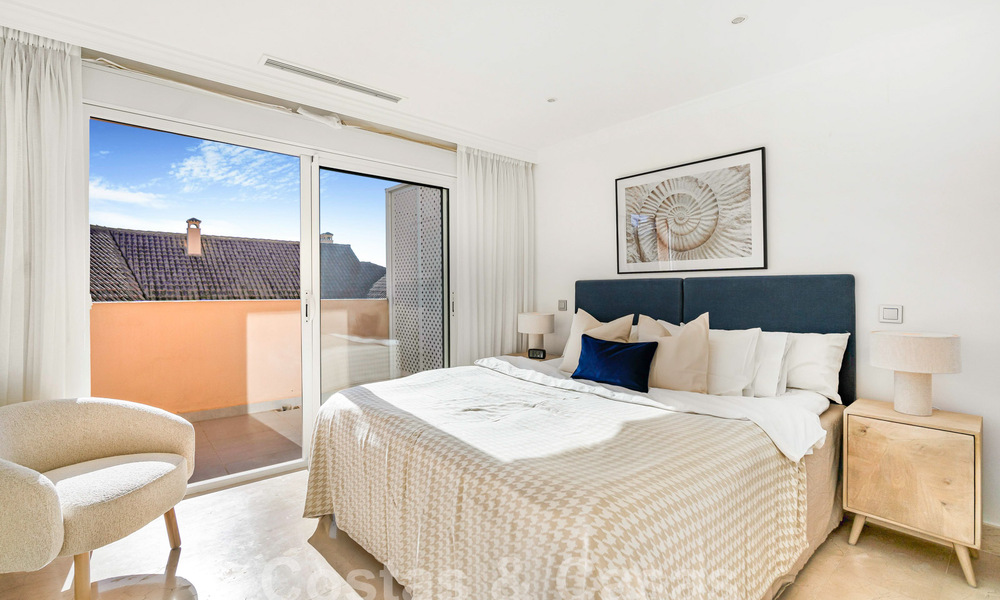 Ático de lujo en venta con vistas al mar y en un complejo de 5 estrellas en Nueva Andalucia, Marbella 60876