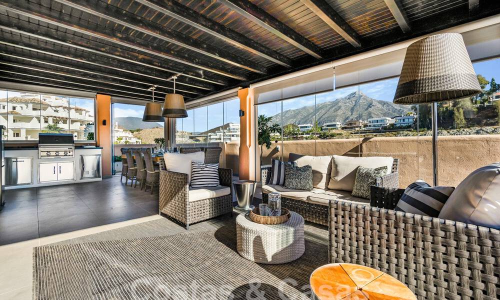 Ático de lujo en venta con vistas al mar y en un complejo de 5 estrellas en Nueva Andalucia, Marbella 60880