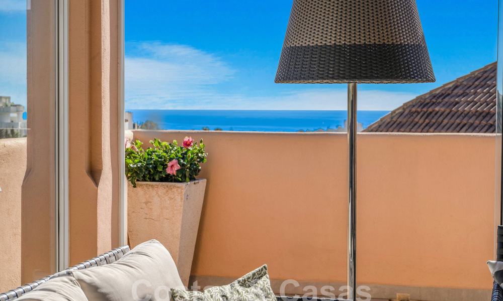 Ático de lujo en venta con vistas al mar y en un complejo de 5 estrellas en Nueva Andalucia, Marbella 60894