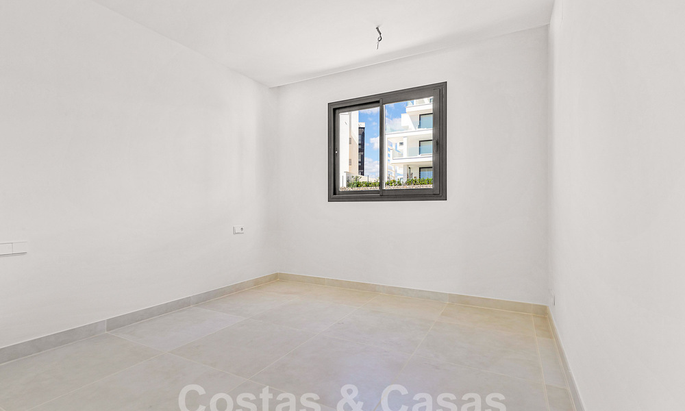 Moderno ático con vistas al mar y piscina privada en venta i/e innovador complejo de estilo de vida en Benalmádena, Costa del Sol 60905