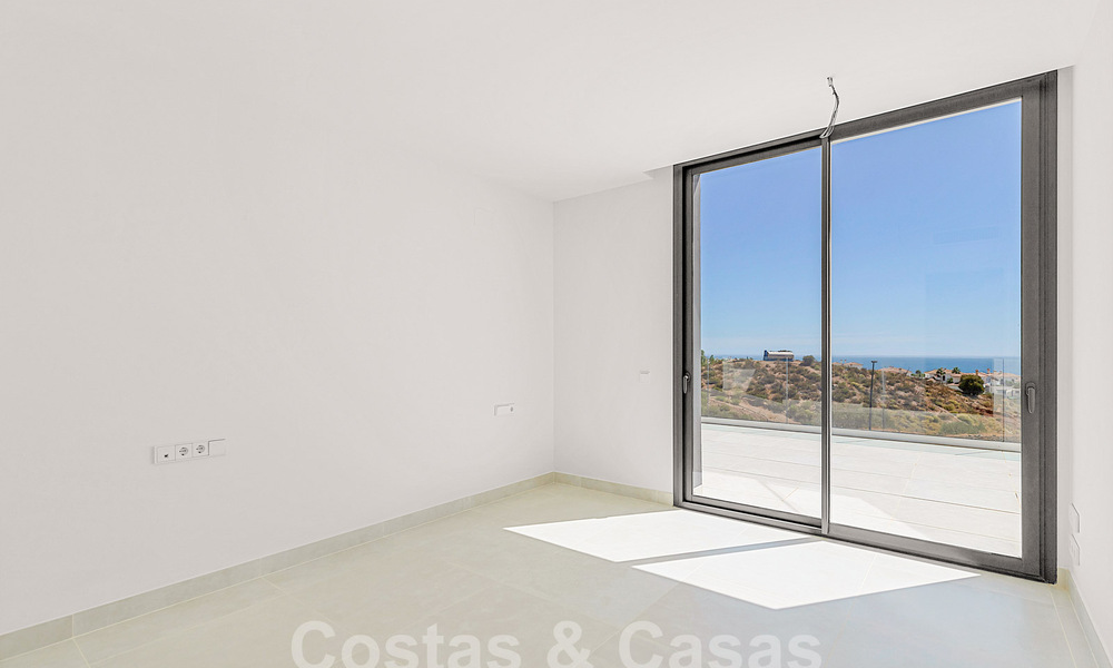 Moderno ático con vistas al mar y piscina privada en venta i/e innovador complejo de estilo de vida en Benalmádena, Costa del Sol 60912