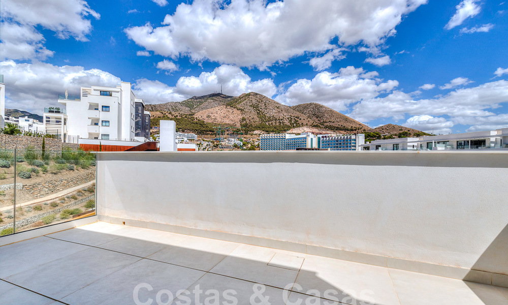 Moderno ático con vistas al mar y piscina privada en venta i/e innovador complejo de estilo de vida en Benalmádena, Costa del Sol 60917