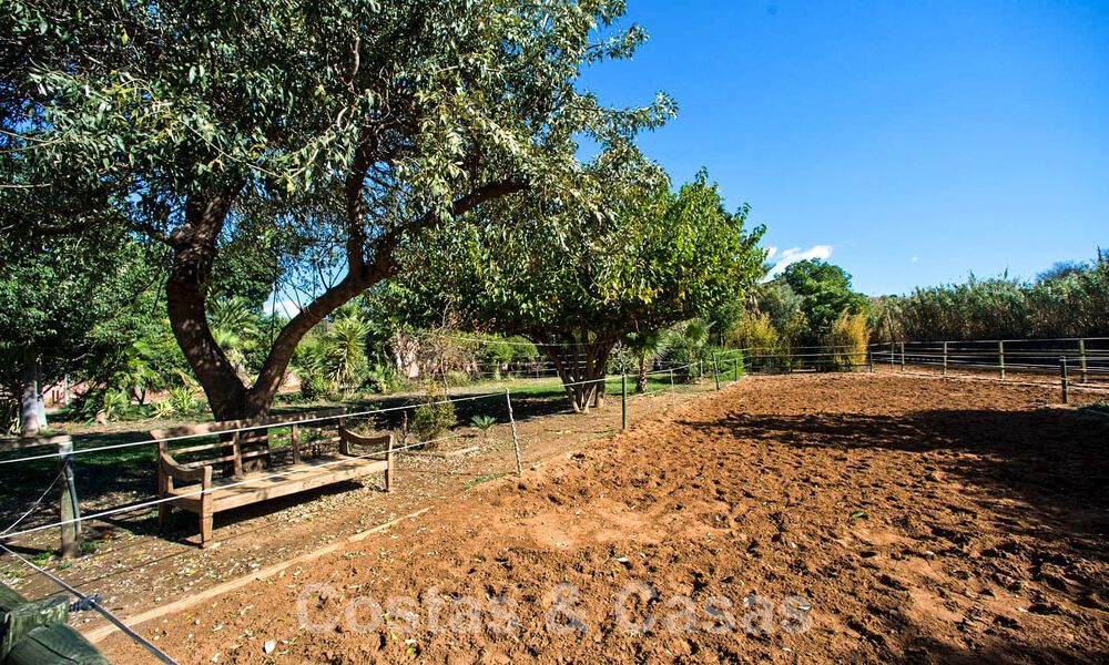 Finca con establos en venta a poca distancia del centro de Estepona, Costa del Sol 61067