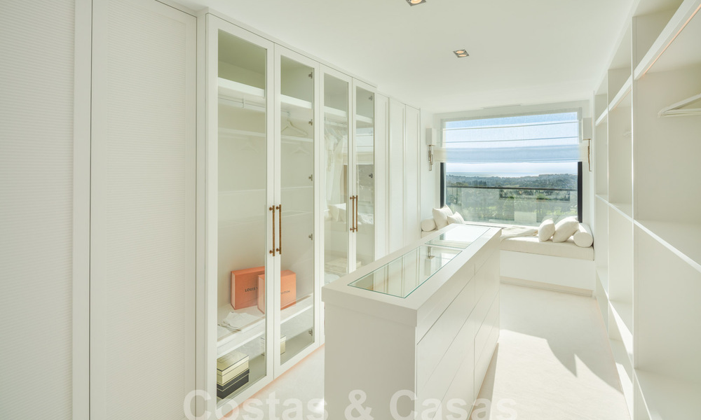 Espectacular villa de lujo en venta con vistas al mar en el valle del golf de Nueva Andalucía, Marbella 61071