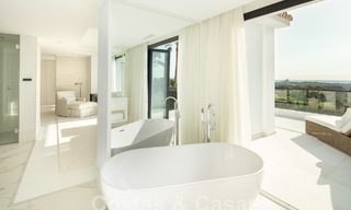 Espectacular villa de lujo en venta con vistas al mar en el valle del golf de Nueva Andalucía, Marbella 61076 