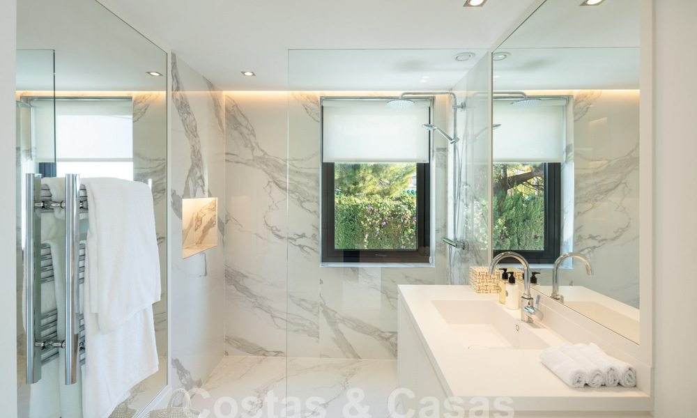 Espectacular villa de lujo en venta con vistas al mar en el valle del golf de Nueva Andalucía, Marbella 61080