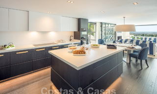 Espectacular villa de lujo en venta con vistas al mar en el valle del golf de Nueva Andalucía, Marbella 61087 