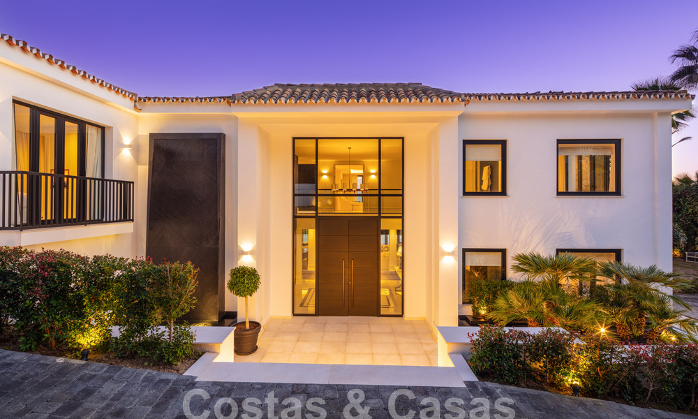 Espectacular villa de lujo en venta con vistas al mar en el valle del golf de Nueva Andalucía, Marbella 61109