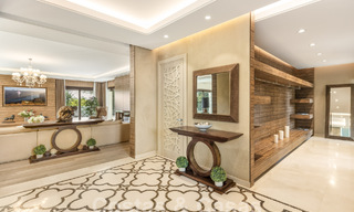 Villa de lujo contemporánea en venta, ubicación única en primera línea de golf en Nueva Andalucía, Marbella 61110 