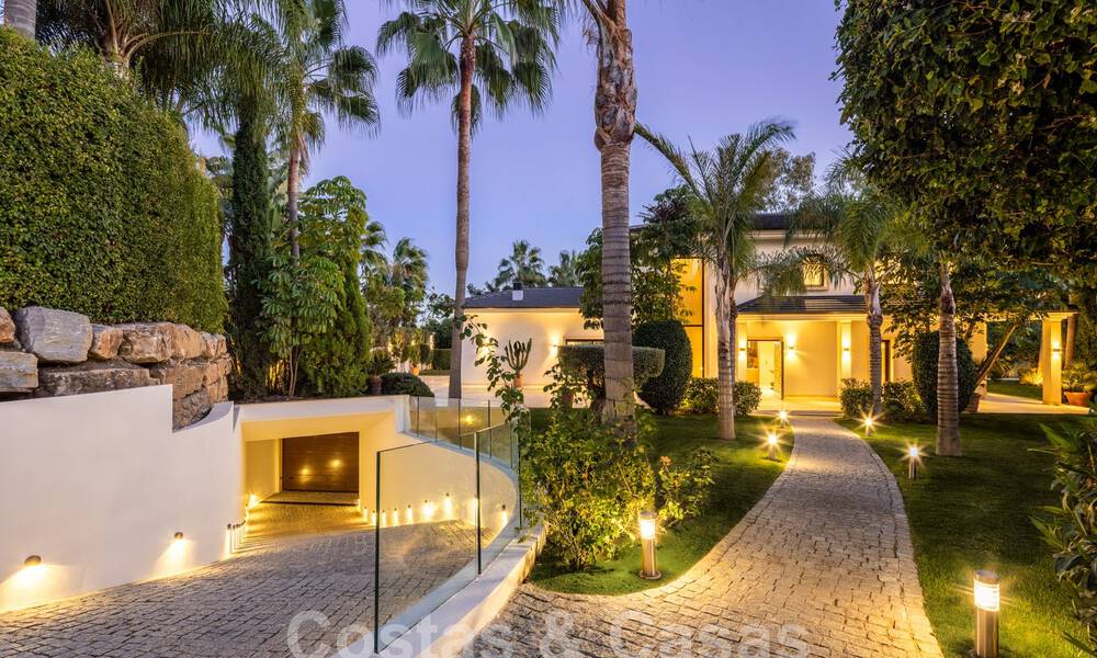 Villa de lujo contemporánea en venta, ubicación única en primera línea de golf en Nueva Andalucía, Marbella 61115