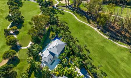 Villa de lujo contemporánea en venta, ubicación única en primera línea de golf en Nueva Andalucía, Marbella 61118
