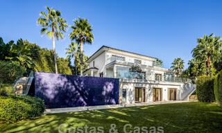Villa de lujo contemporánea en venta, ubicación única en primera línea de golf en Nueva Andalucía, Marbella 61131 