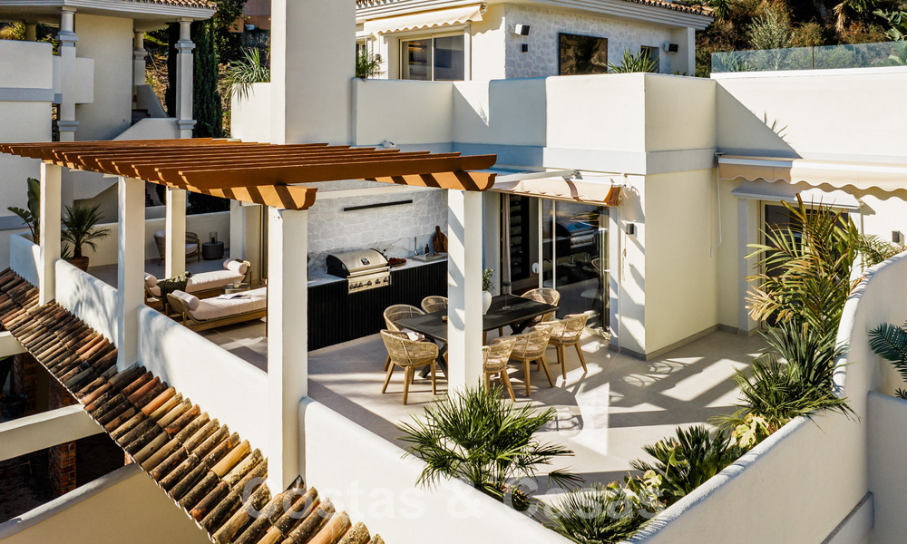 Ático reformado de calidad en venta con acogedora terraza y vistas al mar en Nueva Andalucia, Marbella 61142