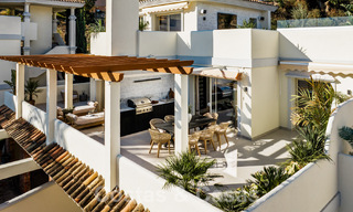 Ático reformado de calidad en venta con acogedora terraza y vistas al mar en Nueva Andalucia, Marbella 61142 