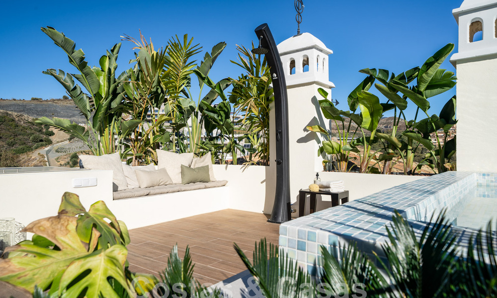 Ático reformado de calidad en venta con acogedora terraza y vistas al mar en Nueva Andalucia, Marbella 61146
