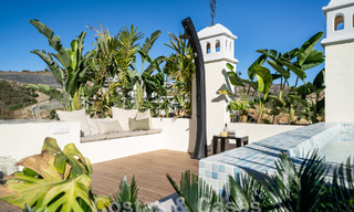 Ático reformado de calidad en venta con acogedora terraza y vistas al mar en Nueva Andalucia, Marbella 61146 
