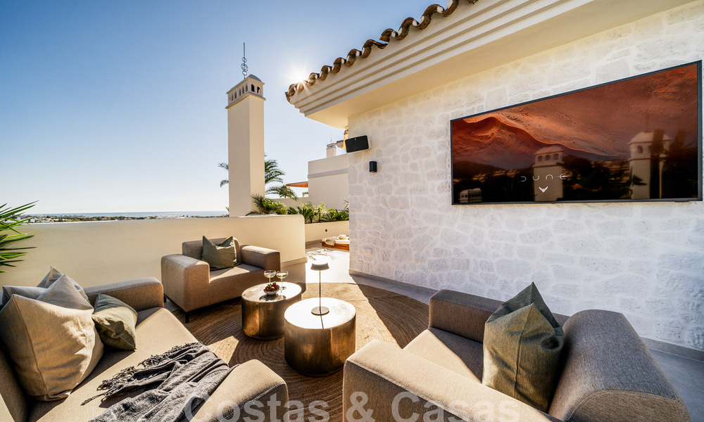 Ático reformado de calidad en venta con acogedora terraza y vistas al mar en Nueva Andalucia, Marbella 61147
