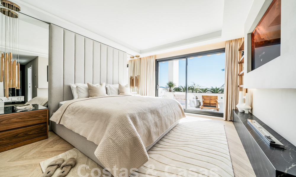 Ático reformado de calidad en venta con acogedora terraza y vistas al mar en Nueva Andalucia, Marbella 61148