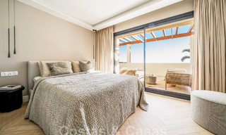 Ático reformado de calidad en venta con acogedora terraza y vistas al mar en Nueva Andalucia, Marbella 61152 