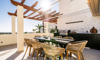 Ático reformado de calidad en venta con acogedora terraza y vistas al mar en Nueva Andalucia, Marbella 61154 