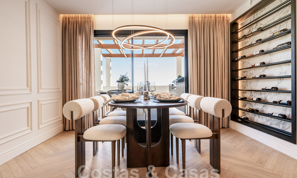 Ático reformado de calidad en venta con acogedora terraza y vistas al mar en Nueva Andalucia, Marbella 61160