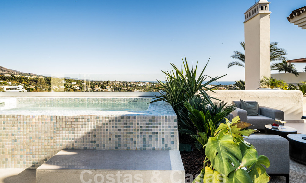 Ático reformado de calidad en venta con acogedora terraza y vistas al mar en Nueva Andalucia, Marbella 61162