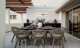 Ático reformado de calidad en venta con acogedora terraza y vistas al mar en Nueva Andalucia, Marbella 61163 
