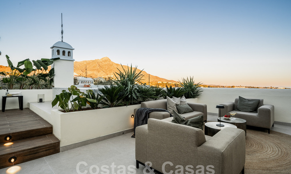 Ático reformado de calidad en venta con acogedora terraza y vistas al mar en Nueva Andalucia, Marbella 61165