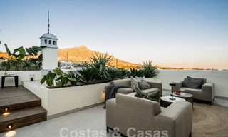 Ático reformado de calidad en venta con acogedora terraza y vistas al mar en Nueva Andalucia, Marbella 61165 