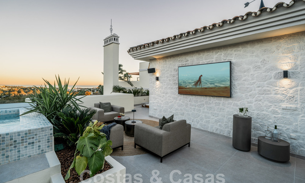 Ático reformado de calidad en venta con acogedora terraza y vistas al mar en Nueva Andalucia, Marbella 61166