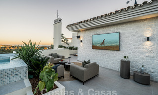 Ático reformado de calidad en venta con acogedora terraza y vistas al mar en Nueva Andalucia, Marbella 61166 