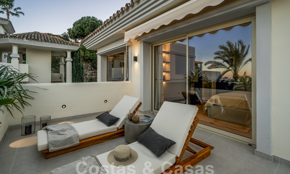Ático reformado de calidad en venta con acogedora terraza y vistas al mar en Nueva Andalucia, Marbella 61167