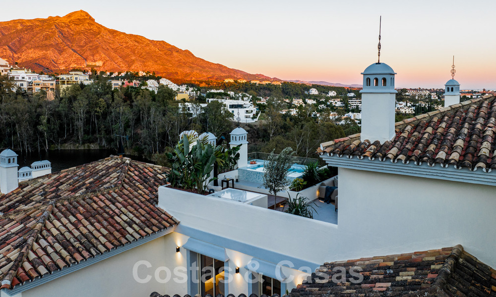 Ático reformado de calidad en venta con acogedora terraza y vistas al mar en Nueva Andalucia, Marbella 61169