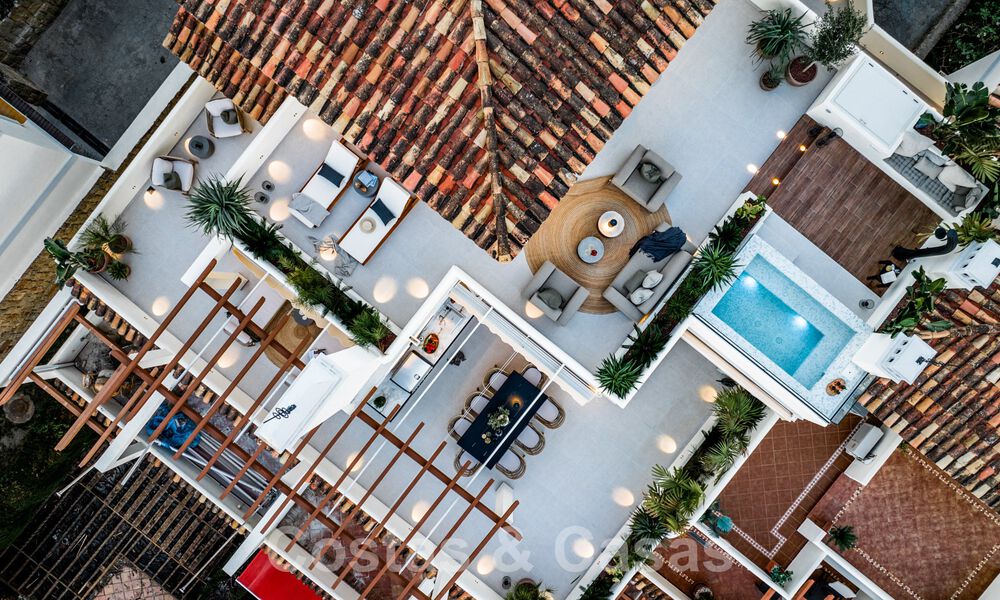 Ático reformado de calidad en venta con acogedora terraza y vistas al mar en Nueva Andalucia, Marbella 61170
