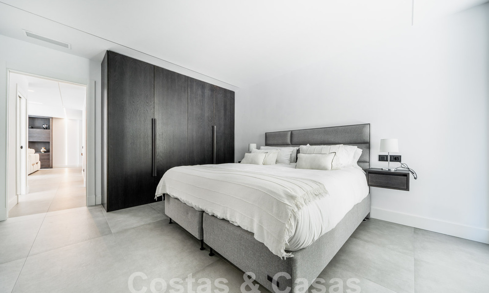 Moderno apartamento reformado en venta en complejo cerrado y céntrico en Nueva Andalucia, Marbella 61182