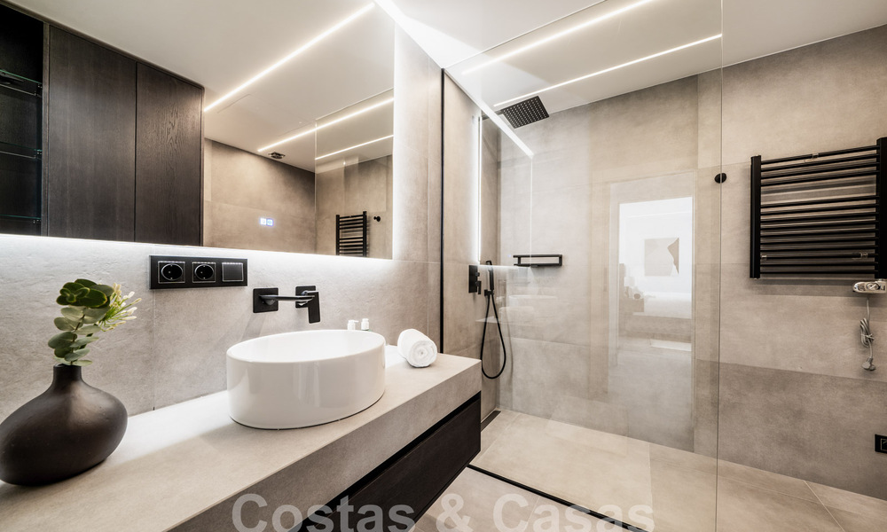 Moderno apartamento reformado en venta en complejo cerrado y céntrico en Nueva Andalucia, Marbella 61183
