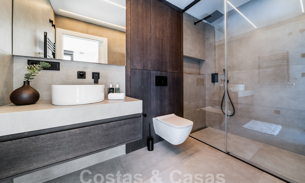 Moderno apartamento reformado en venta en complejo cerrado y céntrico en Nueva Andalucia, Marbella 61185