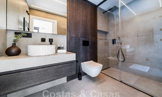 Moderno apartamento reformado en venta en complejo cerrado y céntrico en Nueva Andalucia, Marbella 61185 