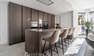 Moderno apartamento reformado en venta en complejo cerrado y céntrico en Nueva Andalucia, Marbella 61186 
