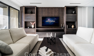 Moderno apartamento reformado en venta en complejo cerrado y céntrico en Nueva Andalucia, Marbella 61188 