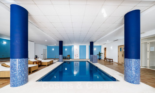 Moderno apartamento reformado en venta en complejo cerrado y céntrico en Nueva Andalucia, Marbella 61195 