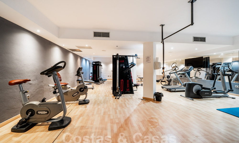 Moderno apartamento reformado en venta en complejo cerrado y céntrico en Nueva Andalucia, Marbella 61197